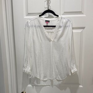 Vince Camuto White V-Neck Lightweight Peasant Blouse